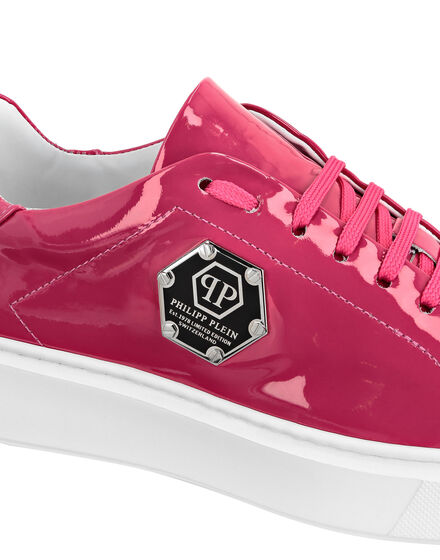 Lo-Top Sneakers